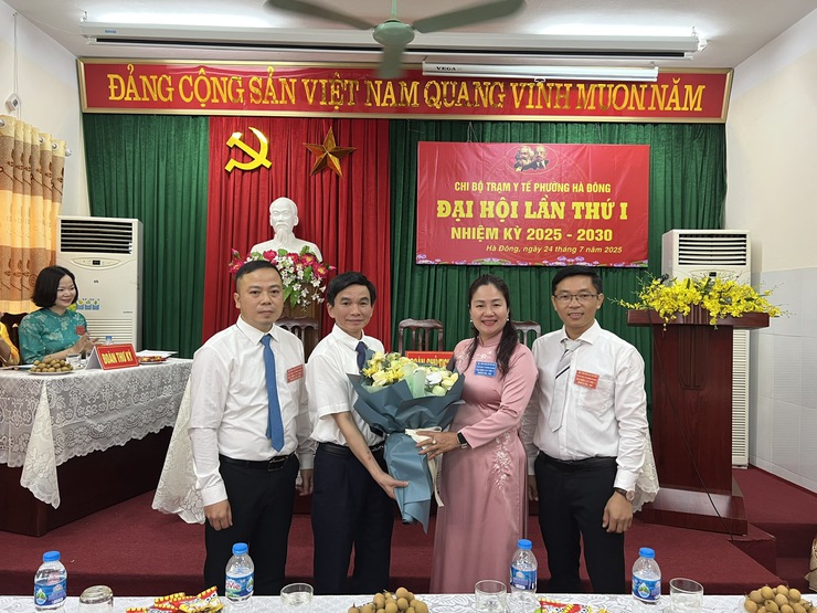 Chi bộ Trạm Y tế phường Hà Đông tổ chức Đại hội Chi bộ lần thứ nhất, nhiệm kỳ 2025 - 2030- Ảnh 2.