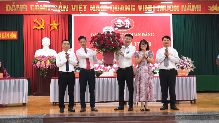 ĐẠI HỘI ĐẢNG BỘ CÁC CƠ QUAN ĐẢNG XÃ DÂN HÒA NHIỆM KỲ 2025–2030 THÀNH CÔNG TỐT ĐẸP- Ảnh 4.