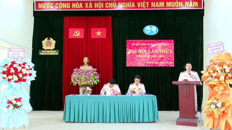 Đại hội Chi bộ Công an xã Chuyên Mỹ lần thứ I, nhiệm kỳ 2025 - 2030- Ảnh 4.