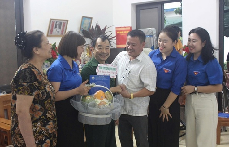 Tri ân các anh hùng liệt sĩ, thương binh, bệnh binh nhân dịp kỷ niệm 78 năm ngày Thương binh - Liệt sĩ (27/7/1947 - 27/7/2025)- Ảnh 3.