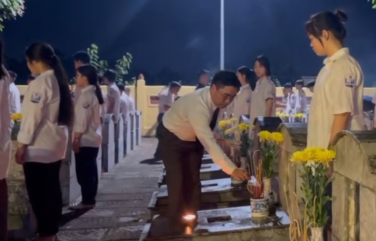 ỨNG HÒA: TỔ CHỨC LỄ THẮP NẾN TRI ÂN VÀ CHƯƠNG TRÌNH VĂN NGHỆ CHÀO MỪNG KỶ NIỆM 71 NĂM GIẢI PHÓNG ỨNG HOÀ VÀ CHIẾN THẮNG KHU CHÁY.- Ảnh 4.