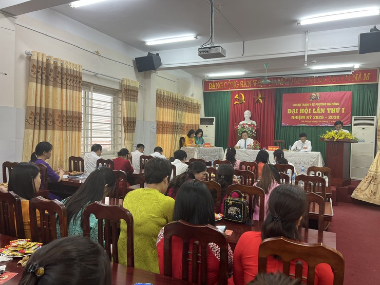 Chi bộ Trạm Y tế phường Hà Đông tổ chức Đại hội Chi bộ lần thứ nhất, nhiệm kỳ 2025 - 2030- Ảnh 1.