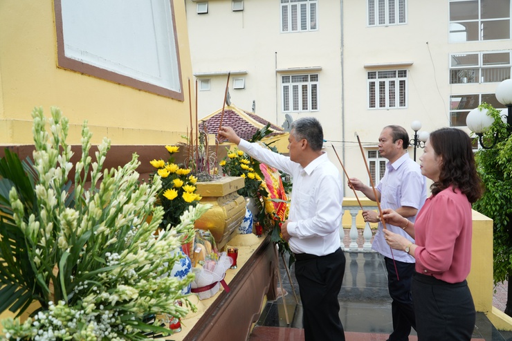 Các đồng chí lãnh đạo xã Chuyên Mỹ viếng Nghĩa trang liệt sĩ nhân kỷ niệm 78 năm Ngày Thương binh Liệt sỹ 27-7- Ảnh 4.
