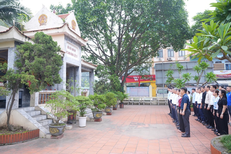 Xã Phù Đổng tổ chức Lễ viếng nghĩa trang Liệt sỹ nhân kỷ niệm 78 năm Ngày Thương binh – Liệt sỹ (27/7/1947 – 27/7/2025)- Ảnh 3.