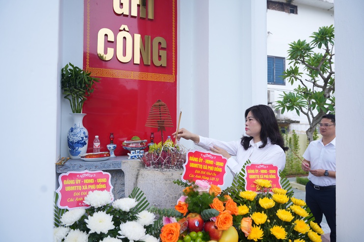 Xã Phù Đổng tổ chức Lễ viếng nghĩa trang Liệt sỹ nhân kỷ niệm 78 năm Ngày Thương binh – Liệt sỹ (27/7/1947 – 27/7/2025)- Ảnh 1.