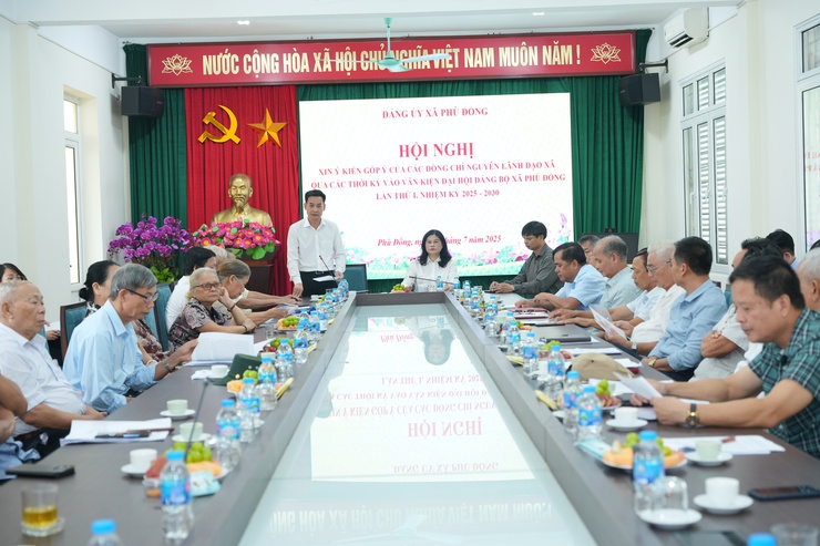 Hội nghị xin ý kiến góp ý của các đồng chí nguyên lãnh đạo xã qua các thời kỳ vào dự thảo Văn kiện Đại hội đại biểu Đảng bộ xã Phù Đổng lần thứ I, nhiệm kỳ 2025 - 2030.- Ảnh 2.