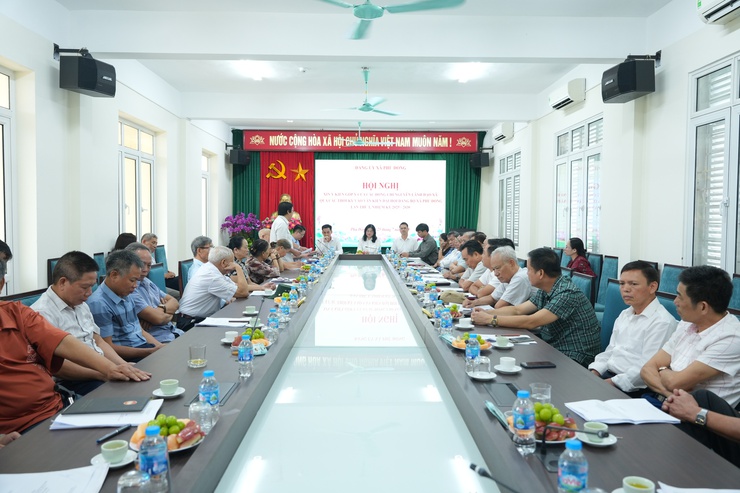 Hội nghị xin ý kiến góp ý của các đồng chí nguyên lãnh đạo xã qua các thời kỳ vào dự thảo Văn kiện Đại hội đại biểu Đảng bộ xã Phù Đổng lần thứ I, nhiệm kỳ 2025 - 2030.- Ảnh 1.
