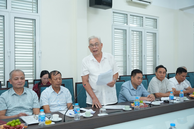 Hội nghị xin ý kiến góp ý của các đồng chí nguyên lãnh đạo xã qua các thời kỳ vào dự thảo Văn kiện Đại hội đại biểu Đảng bộ xã Phù Đổng lần thứ I, nhiệm kỳ 2025 - 2030.- Ảnh 3.