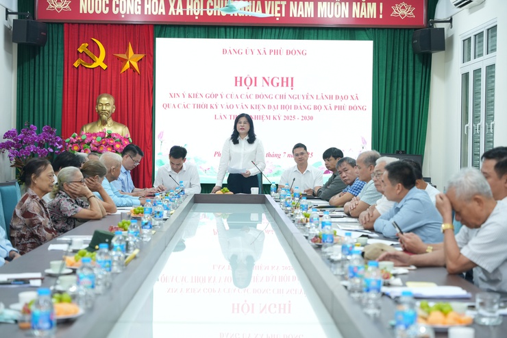 Hội nghị xin ý kiến góp ý của các đồng chí nguyên lãnh đạo xã qua các thời kỳ vào dự thảo Văn kiện Đại hội đại biểu Đảng bộ xã Phù Đổng lần thứ I, nhiệm kỳ 2025 - 2030.- Ảnh 4.
