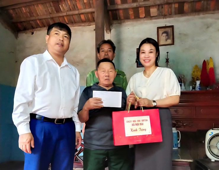 LÃNH ĐẠO XÃ NỘI BÀI GẶP MẶT, TẶNG QUÀ TRI ÂN CÁC THƯƠNG BINH, GIA ĐÌNH LIỆT SĨ- Ảnh 3.