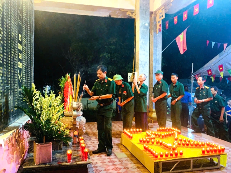 Trang nghiêm lễ dâng hương tưởng niệm các Anh hùng Liệt sĩ tại xã Thạch Thất- Ảnh 4.
