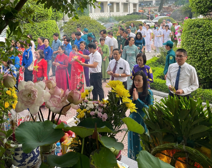 ĐẢNG ỦY – HĐND – UBND – UB MTTQ VIỆT NAM PHƯỜNG KIM LIÊN TRANG TRỌNG TỔ CHỨC LỄ DÂNG HƯƠNG, DÂNG HOA TƯỞNG NIỆM CÁC ANH HÙNG LIỆT SĨ KỶ NIỆM 78 NĂM NGÀY THƯƠNG BINH - LIỆT SĨ (27/7/1947 – 27/7/2025)- Ảnh 9.