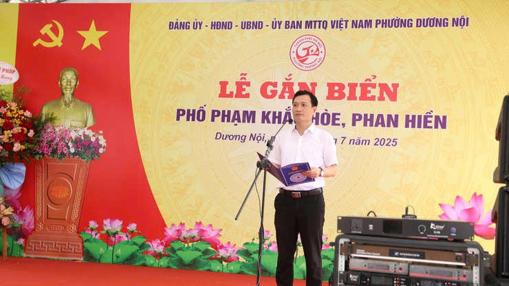 Phường Dương Nội gắn biển tên phố Phạm Khắc Hoè và Phan Hiền- Ảnh 3.