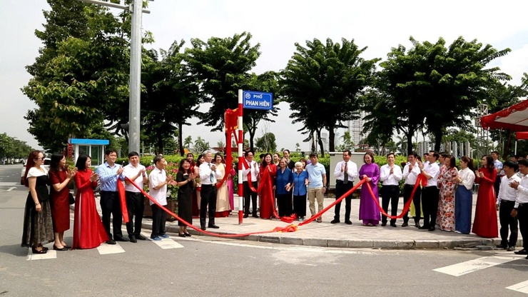 Phường Dương Nội gắn biển tên phố Phạm Khắc Hoè và Phan Hiền- Ảnh 4.