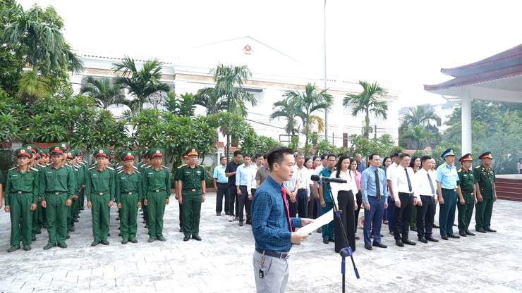 Xã Thanh Oai dâng hương tưởng niệm các Anh hùng liệt sĩ nhân kỷ niệm 78 năm ngày thương binh liệt sĩ (27/7/1947-27/7/2025)- Ảnh 3.