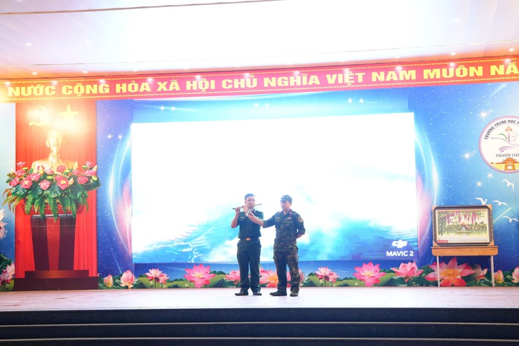 LIÊN HOAN VĂN NGHỆ THẮM TÌNH ĐOÀN KẾT QUÂN DÂN- Ảnh 4.