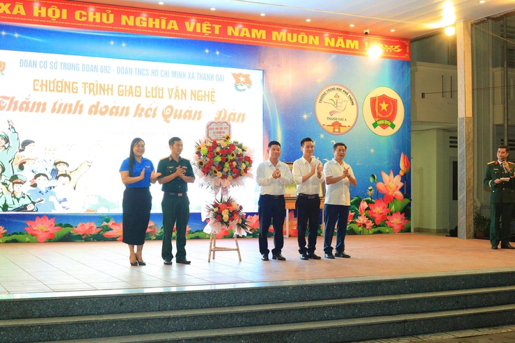 LIÊN HOAN VĂN NGHỆ THẮM TÌNH ĐOÀN KẾT QUÂN DÂN- Ảnh 1.