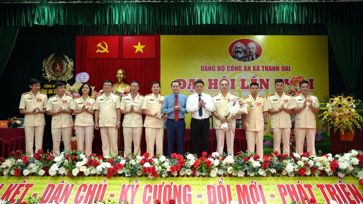 Đại hội Đảng bộ Công an xã Thanh Oai lần thứ I, nhiệm kỳ 2025-2030: Quyết tâm đáp ứng yêu cầu trong tình hình mới- Ảnh 10.