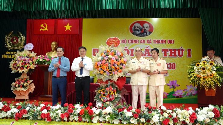 Đại hội Đảng bộ Công an xã Thanh Oai lần thứ I, nhiệm kỳ 2025-2030: Quyết tâm đáp ứng yêu cầu trong tình hình mới- Ảnh 4.
