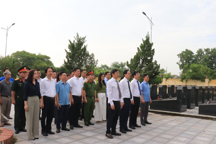 Xã Phú Nghĩa tổ chức Lễ dâng hương tưởng niệm các anh hùng liệt sĩ nhân dịp kỷ niệm 78 năm ngày Thương binh – Liệt sĩ (27/7/1947 – 27/7/2025)- Ảnh 5.