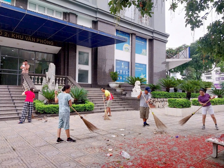 Tăng cường công tác vệ sinh môi trường, quản lý TTĐT trên địa bàn phường- Ảnh 1.