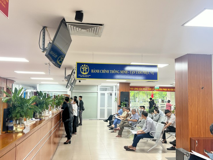 Hà Nội thành lập 12 Tổ khảo sát hỗ trợ thực hiện thủ tục hành chính tại 126 điểm phục vụ hành chính công cấp xã - Ảnh 1.