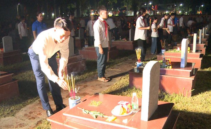 Xã Phúc Lộc trang trọng tổ chức Lễ thắp nến tri ân các anh hùng liệt sỹ nhân dịp kỷ niệm 78 năm Ngày Thương binh – Liệt sỹ (27/7/1947-27/7/2025)- Ảnh 6.