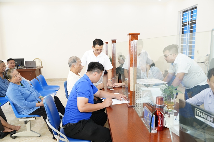 Hà Nội triển khai chiến dịch "45 ngày đêm" ra quân hỗ trợ chuyển đổi số tại 126 xã, phường- Ảnh 1.