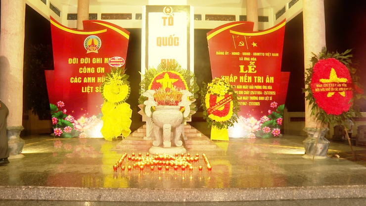 Ứng Hòa tổ chức Lễ thắp nến tri ân nhân kỷ niệm 78 năm ngày Thương binh - Liệt sĩ (27/7/1947-27/7/2025).- Ảnh 4.