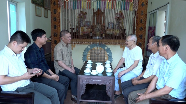 Chủ tịch UBND xã Mỹ Đức Nguyễn Quang Đường thăm và tặng quà mẹ Việt Nam anh hùng và thương binh, thân nhân liệt sĩ nhân dịp kỷ niệm 78 năm Ngày Thương binh liệt sĩ- Ảnh 4.