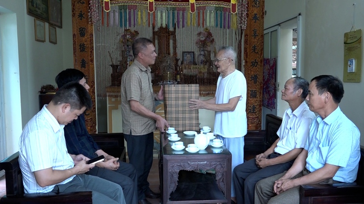 Chủ tịch UBND xã Mỹ Đức Nguyễn Quang Đường thăm và tặng quà mẹ Việt Nam anh hùng và thương binh, thân nhân liệt sĩ nhân dịp kỷ niệm 78 năm Ngày Thương binh liệt sĩ- Ảnh 5.