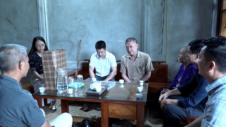 Chủ tịch UBND xã Mỹ Đức Nguyễn Quang Đường thăm và tặng quà mẹ Việt Nam anh hùng và thương binh, thân nhân liệt sĩ nhân dịp kỷ niệm 78 năm Ngày Thương binh liệt sĩ- Ảnh 7.