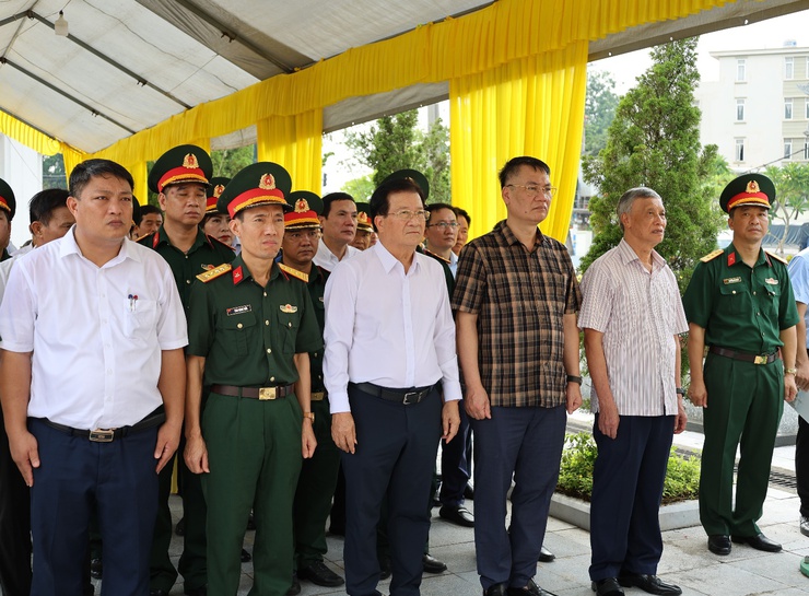 Xã Mê Linh dâng hương, tưởng niệm các anh hùng liệt sĩ- Ảnh 1.