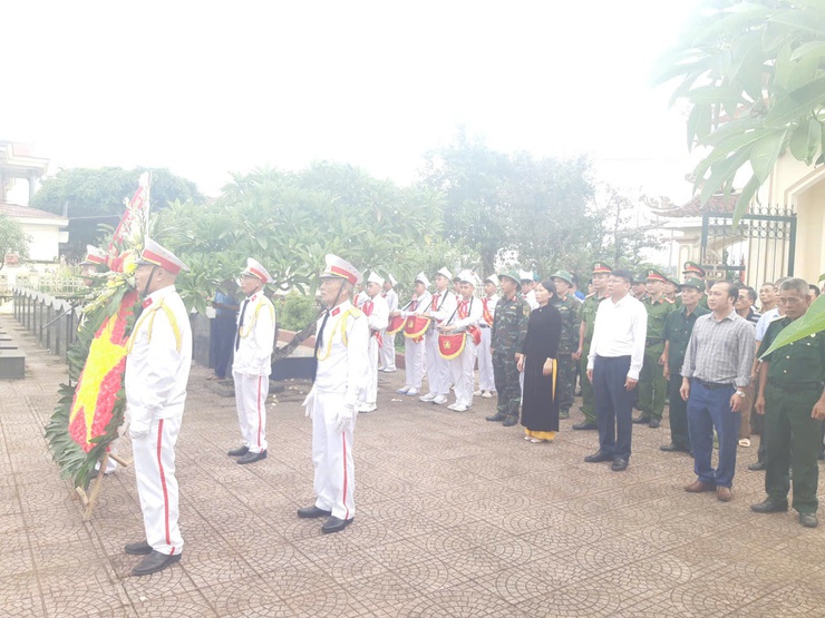 Xã Hồng Sơn dâng hương tưởng niệm các Anh hùng liệt sỹ nhân Kỷ niệm 78 năm Ngày Thương binh - Liệt sỹ 27/7- Ảnh 2.