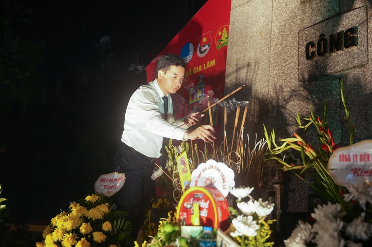 ĐOÀN THANH NIÊN XÃ GIA LÂM TRI ÂN CÁC MẸ VIỆT NAM ANH HÙNG, CÁC ANH HÙNG LIỆT SĨ NHÂN KỶ NIỆM 78 NĂM NGÀY THƯƠNG BINH - LIỆT SĨ (27/7/1947 - 27/7/2025)- Ảnh 1.