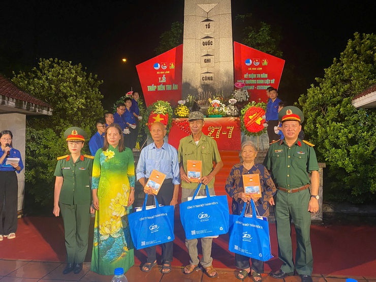 ĐOÀN THANH NIÊN XÃ GIA LÂM TRI ÂN CÁC MẸ VIỆT NAM ANH HÙNG, CÁC ANH HÙNG LIỆT SĨ NHÂN KỶ NIỆM 78 NĂM NGÀY THƯƠNG BINH - LIỆT SĨ (27/7/1947 - 27/7/2025)- Ảnh 6.