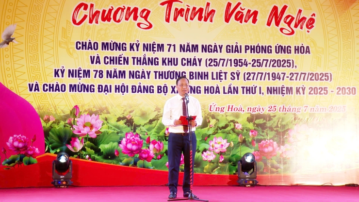 ỨNG HÒA: TỔ CHỨC LỄ THẮP NẾN TRI ÂN VÀ CHƯƠNG TRÌNH VĂN NGHỆ CHÀO MỪNG KỶ NIỆM 71 NĂM GIẢI PHÓNG ỨNG HOÀ VÀ CHIẾN THẮNG KHU CHÁY.- Ảnh 5.