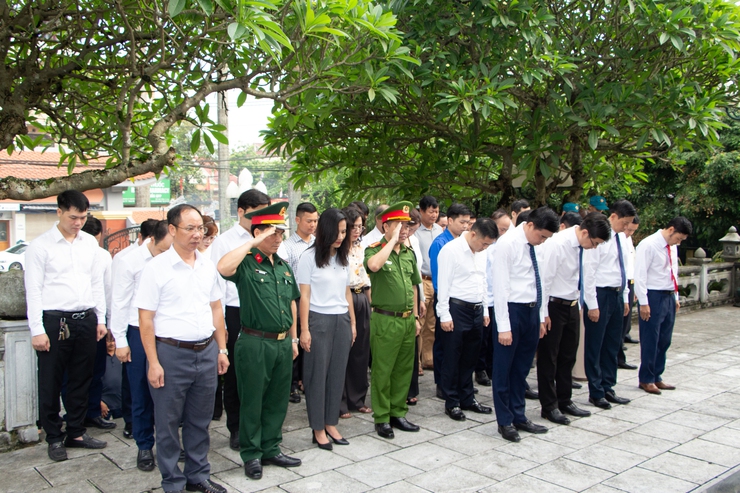 Phường Chương Mỹ tổ chức Lễ viếng nghĩa trang Liệt sỹ nhân kỷ niệm 78 năm Ngày Thương binh – Liệt sỹ (27/7/1947 – 27/7/2025)- Ảnh 3.