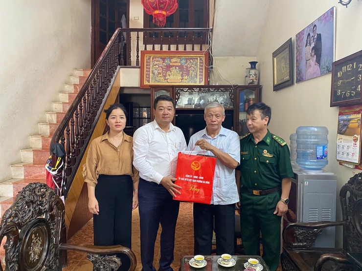 Phường Hà Đông dâng hương tưởng nhớ các anh hùng liệt sĩ- Ảnh 9.