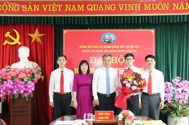 Đại hội Chi bộ cơ quan HĐND xã và Chi bộ Phòng Kinh tế xã lần thứ nhất, nhiệm kỳ 2025 - 2030- Ảnh 4.