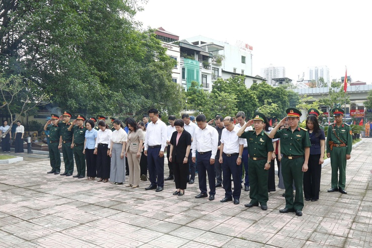 Phường Hà Đông dâng hương tưởng nhớ các anh hùng liệt sĩ- Ảnh 1.
