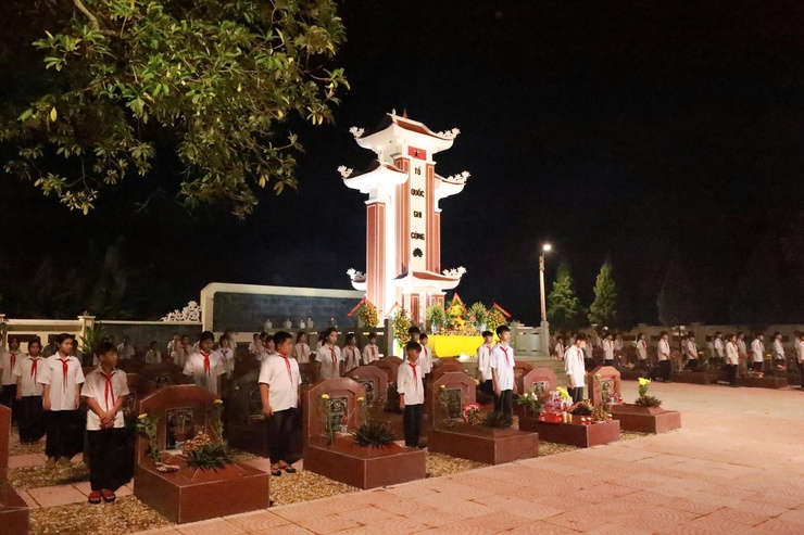 Lễ thắp nến tri ân – biểu tượng lòng biết ơn sâu sắc của Đảng bộ, Chính quyền và Nhân dân Minh Châu- Ảnh 1.