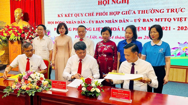 Thường trực HĐND - UBND - Ủy ban MTTQ Việt Nam                                phường Phương Liệt ký kết Quy chế phối hợp công tác- Ảnh 2.