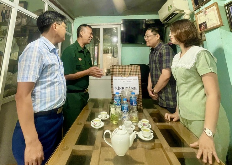 XÃ ĐẠI THANH: THĂM TẶNG QUÀ TRI ÂN CÁC THƯƠNG BỆNH BINH CÓ HOÀN CẢNH KHÓ KHĂN TRÊN ĐỊA BÀN - Ảnh 2.