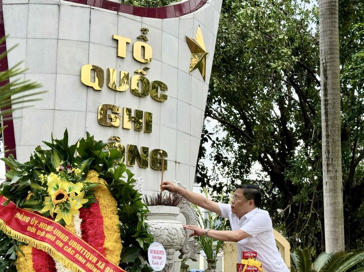 DÂNG HƯƠNG TƯỞNG NIỆM CÁC ANH HÙNG LIỆT SỸ TRÊN ĐỊA BÀN XÃ ĐẠI THANH- Ảnh 3.