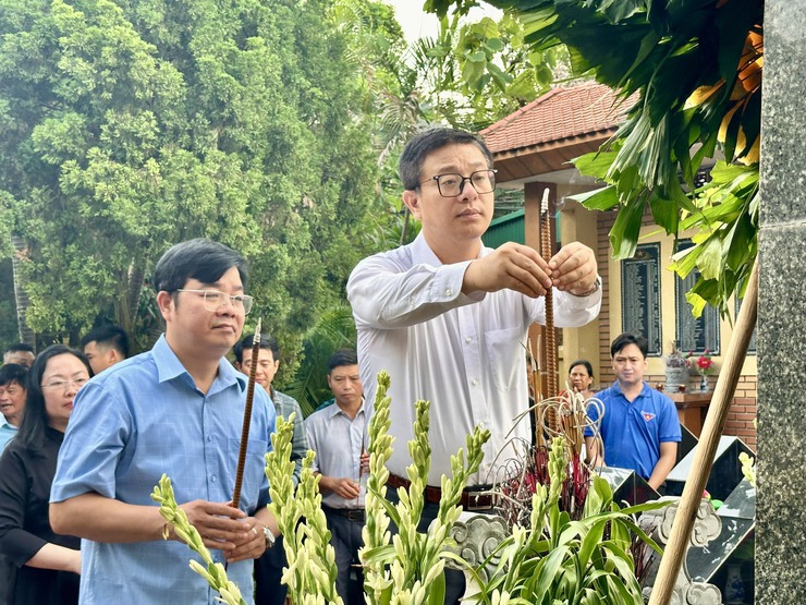 DÂNG HƯƠNG TƯỞNG NIỆM CÁC ANH HÙNG LIỆT SỸ TRÊN ĐỊA BÀN XÃ ĐẠI THANH- Ảnh 7.