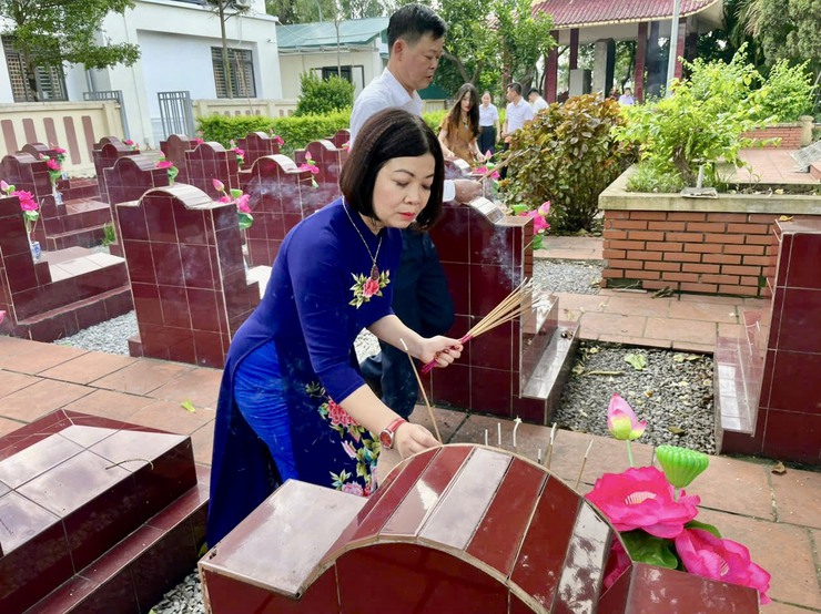 DÂNG HƯƠNG TƯỞNG NIỆM CÁC ANH HÙNG LIỆT SỸ TRÊN ĐỊA BÀN XÃ ĐẠI THANH- Ảnh 5.