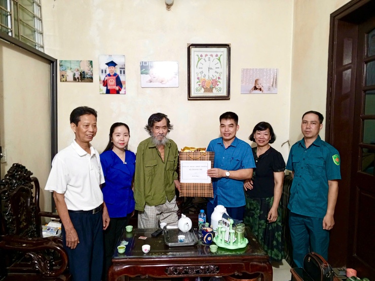 PHÓ CHỦ TỊCH UBND XÃ THANH TRÌ NGUYỄN VĂN LỢI THĂM, TẶNG QUÀ GIA ĐÌNH CHÍNH SÁCH, NGƯỜI CÓ CÔNG- Ảnh 2.