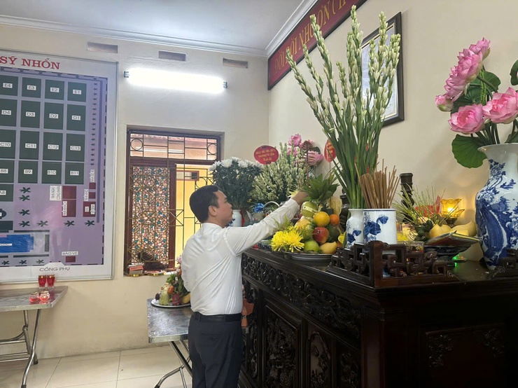 Phường Láng: Dâng Hương Tưởng Niệm Các Anh Hùng Liệt Sĩ Tại Nghĩa Trang Thành Phố Hà Nội- Ảnh 8.