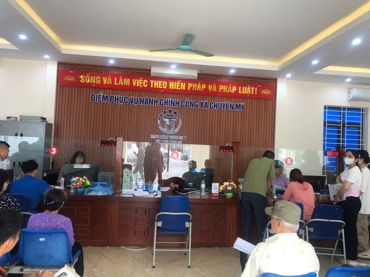 Xã Chuyên Mỹ đẩy mạnh thực hiện thủ tục hành chính online: Hiện đại, tiện lợi và tiết kiệm cho người dân- Ảnh 1.
